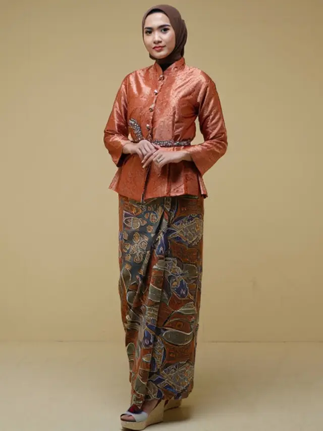 Model Baju Batik yang Cocok untuk Pesta Pernikahan Lengkap dengan Padu Padan Bawahan/ Ilustrasi gambar oleh AI