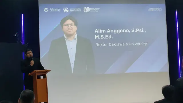 Pemuda berusia 26 tahun Alim Anggono resmi menyandang predikat sebagai Rektor Termuda di Indonesia dan mendapatkan rekor Museum Rekor Dunia Indonesia (rekor MURI).