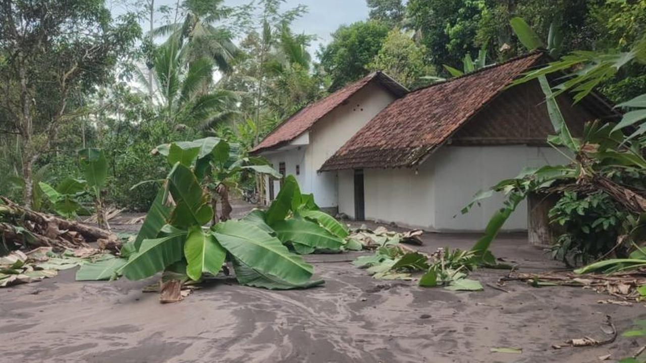 9 Rumah Warga di Lumajang Terendam Banjir Lahar Semeru, Akses Jalan Sempat Terputus