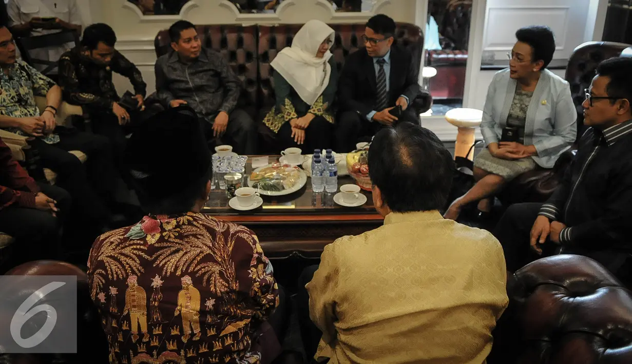 Suasana pertemuan DPD RI dengan PKB di Jakarta, Rabu (28/9). Kedatangan DPD RI ke kantor PKB untuk bertukar pikiran tentang ketatanegaraan sekaligus meminta dukungan PKB untuk penguatan wewenang DPD di parlemen. (Liputan6.com/Faizal Fanani)