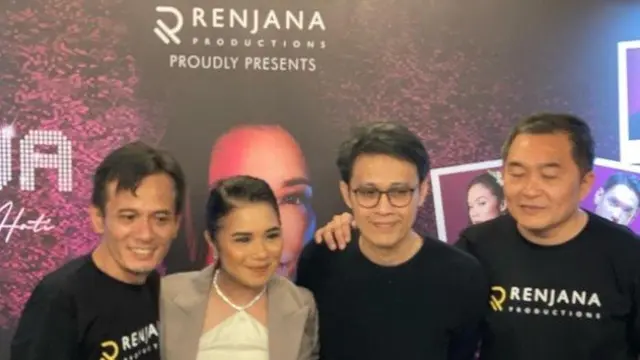 Ruth Sahanaya saat jumpa pers konser 40 tahun perjalanan karirnya di 1920 Lounge, Kemang, Jakarta.