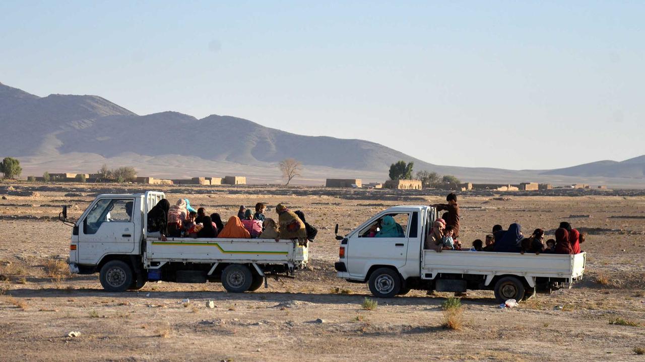FOTO: Pasukan Taliban dan Pakistan Saling Gempur, 15 Warga Sipil Tewas