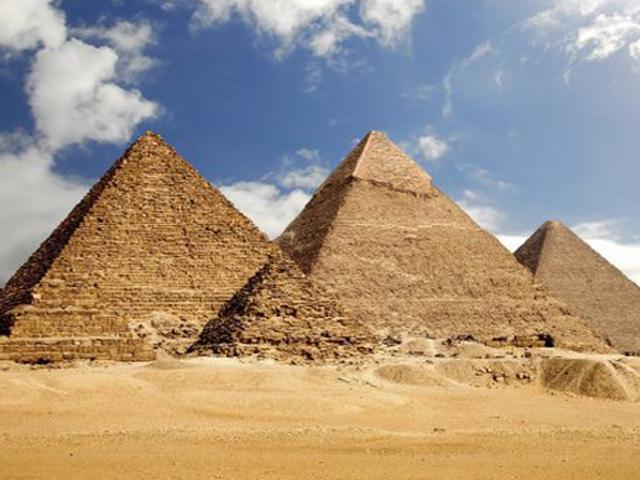 12 01 1984 Pemugaran Piramida Agung Giza Terpaksa Dihentikan