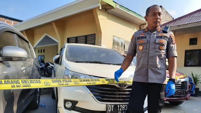 Suwandi, berhasil meminjam dan menggelapkan 13 unit mobil sebelum ditangkap polisi.(Liputan6.com/Ahmad Akbar Fua)