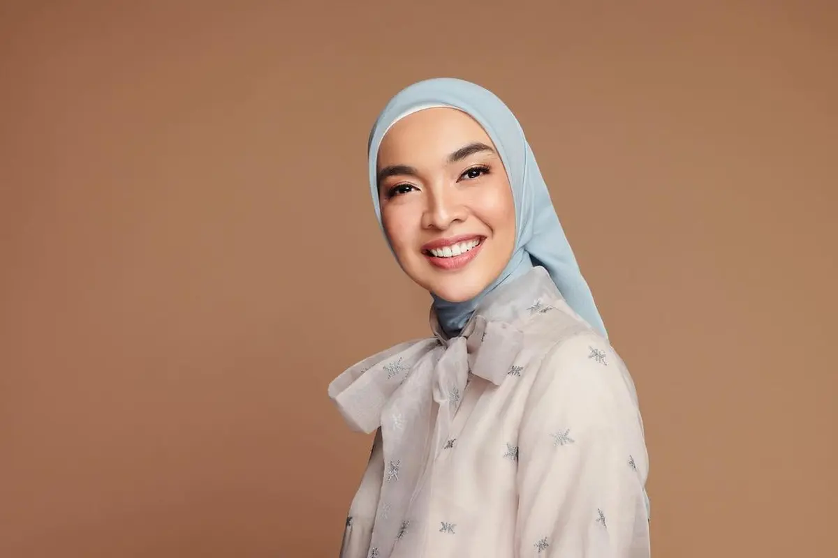 Inspirasi Gaya Hijab Tika Bravani yang Simple untuk Tampil Kasual hingga Elegan untuk Kondangan