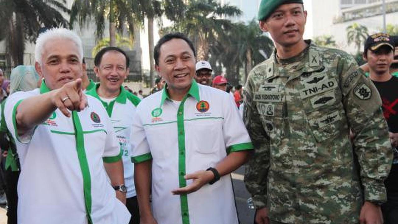 Baret hijau goyang 'flashmob' di Bundaran HI