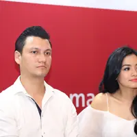 Foto Talkshow Holcim Home Titi Kamal dan Christian Sugiono (Andy Masela/bintang.com)