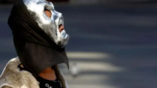8 Masker Absurd Warga Biar Terlindungi dari Corona