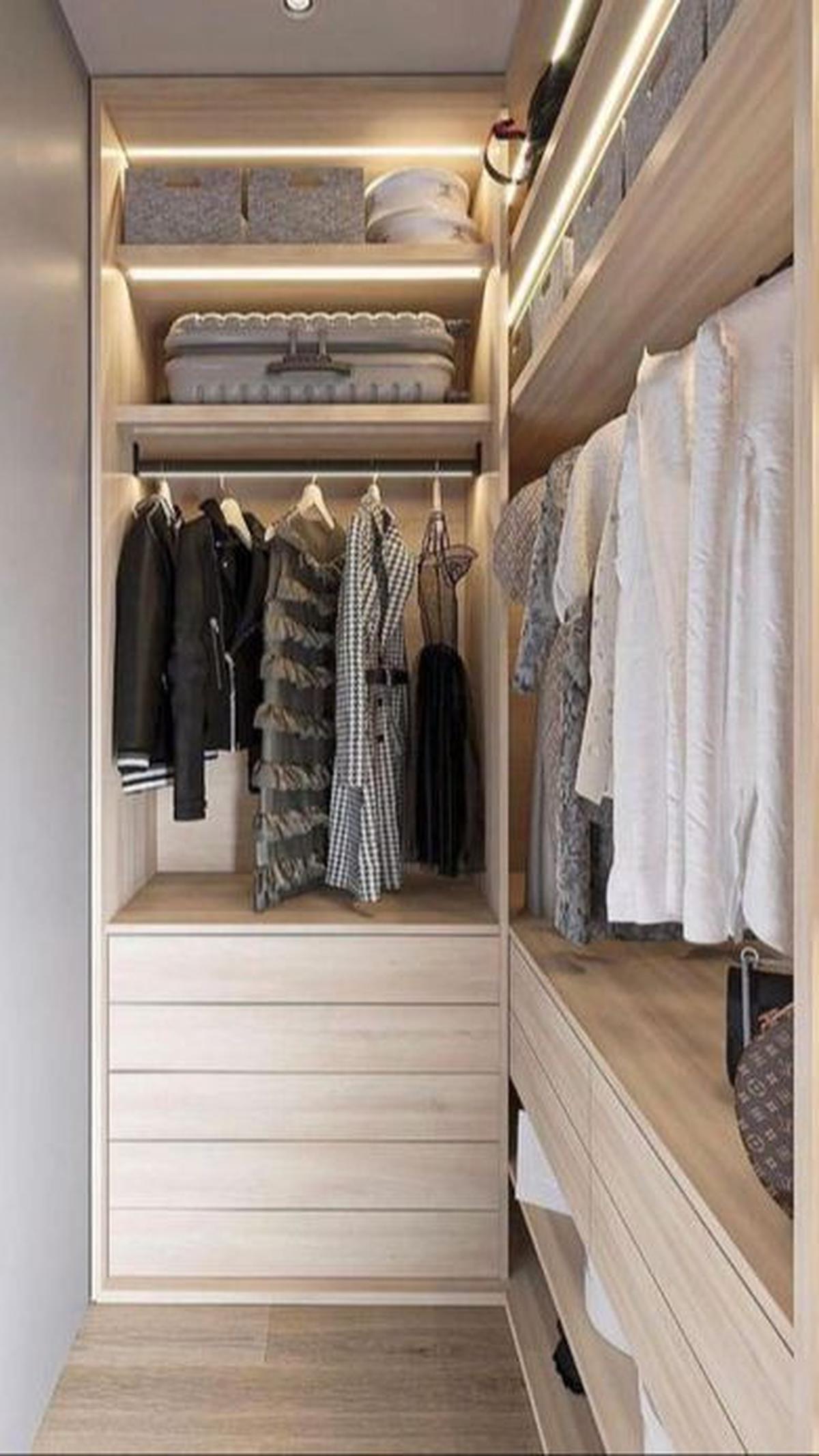 Walk in Closet Sederhana Model L