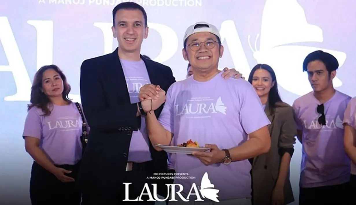 Film Laura Anna disutradarai oleh Hanung Bramantyo. Mulai syuting di awal tahun, bila tak ada aral melintang, film ini akan rilis serentak di bioskop Indonesia pada tahun yang sama. Saat dijumpai di di MD Place, kawasan Setiabudi, Jakarta Selatan, Senin (15/1), Manoj Punjabi ungkap jika ia dan tim memutuskan untuk menyamarkan nama karakter selain Laura Anna dan keluarga. Film Laura ini akan lebih berfokus ke kehidupan mendiang Laura Anna. (Liputan6.com/IG/@lauramovie)
