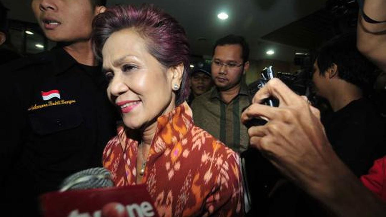 Senyum Miranda Goeltom di KPK