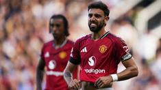 Manchester United memulai musim baru Liga Inggris 2025/2026 dengan hasil buruk. (AP Photo/Dave Thompson)