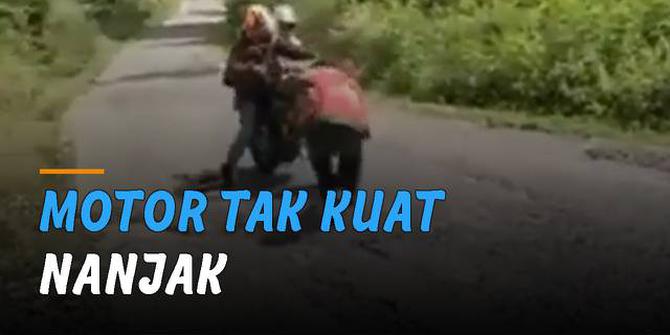VIDEO: Motor Tak Kuat Nanjak, Aksi Penumpang Wanita Bikin Salah Fokus