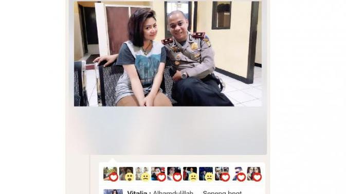 Viral foto Kapolsek Pademangan Kompol Benny Alamsyah dengan model majalah dewasa Vitalia Shesya usai ditangkap kasus narkoba. (Sumber: akun Path Vitalia Shesya)