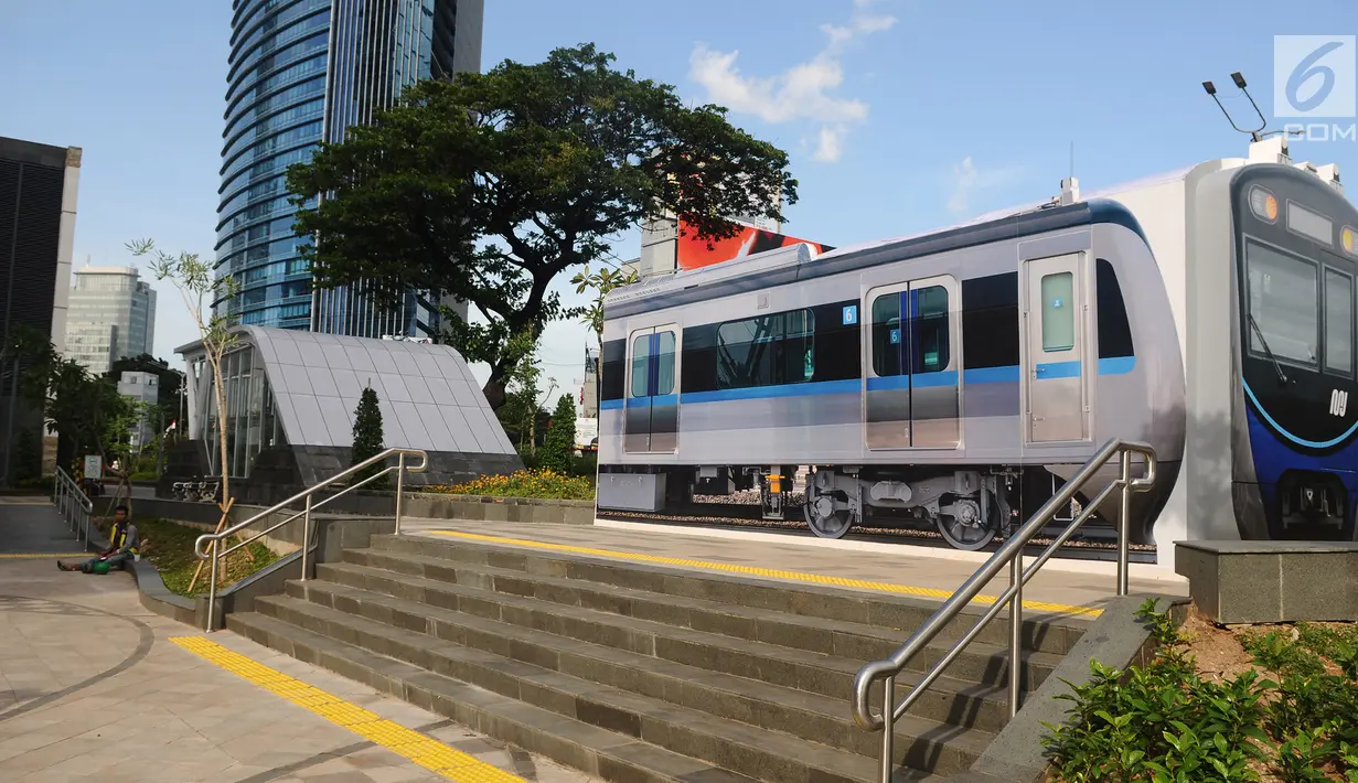 Penampakan mini information center Mass Rapid Transit (MRT) Jakarta di Stasiun Dukuh Atas, Jakarta, Jumat (4/1). Pusat layanan informasi menyediakan semua informasi seputar MRT. (Liputan6.com/Herman Zakharia)