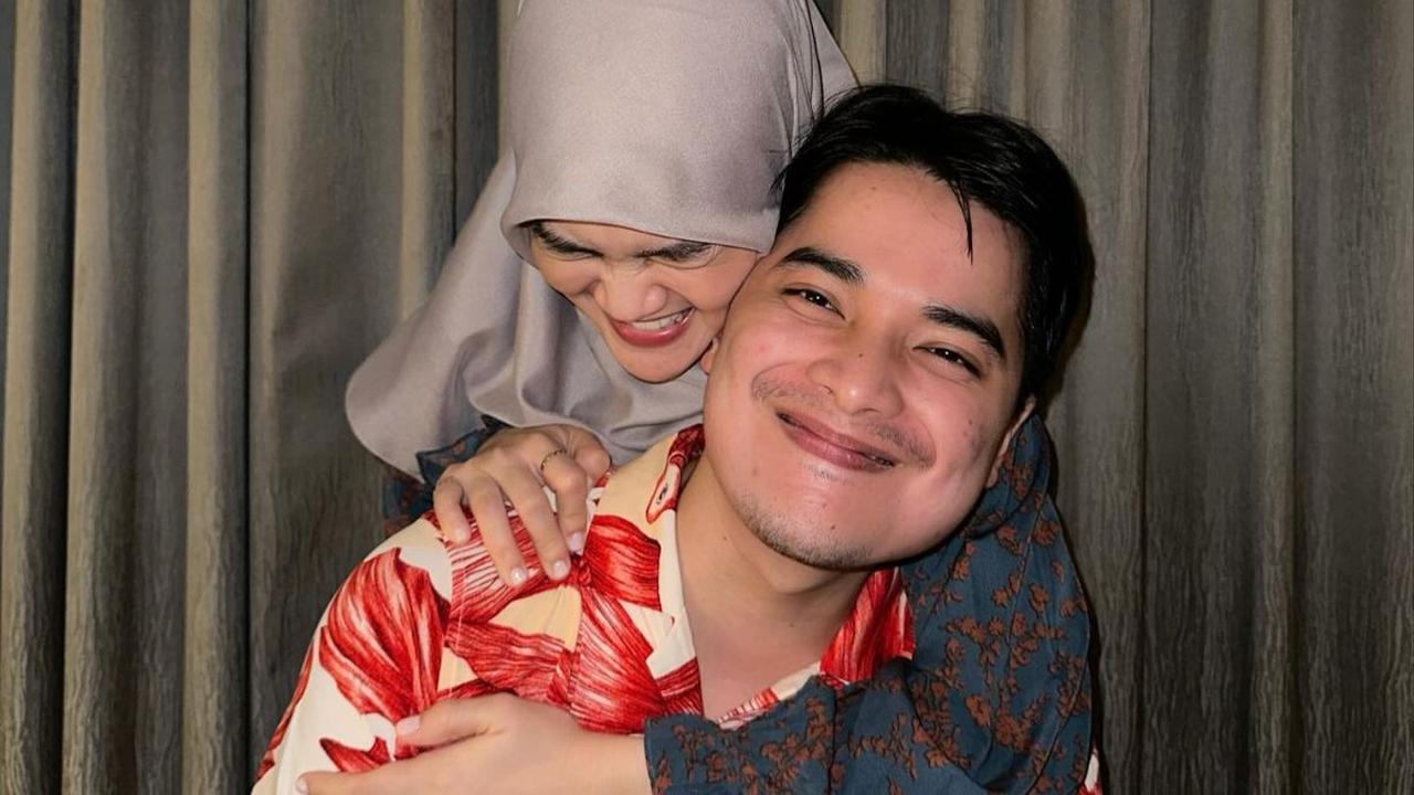 Alvin Faiz kerap menggoda sang istri untuk menambah momongan. Hal itu terlihat dari salah satu komentar Alvin Faiz di kolom komentar postingan sang istri.<br>