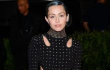 [FOTO] Miley Cyrus - Stella Maxwell tertangkap ciuman mesra