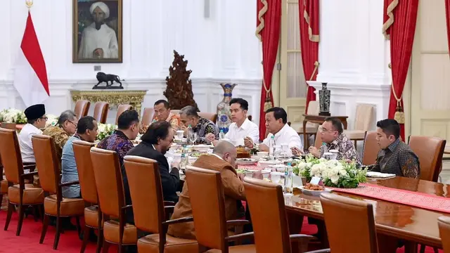 Prabowo Pamer Foto Makan Siang Bareng Ketum Parpol Koalisi di Istana, Gibran Ikut