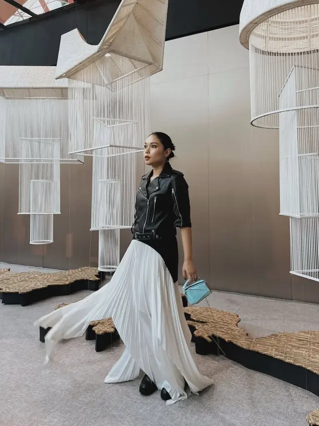 Inspirasi outfit kasual ala Ayla Dimitri yang bisa dijadikan referensi untuk tampilan sehari-hari (Instagram/@ayladimitri)