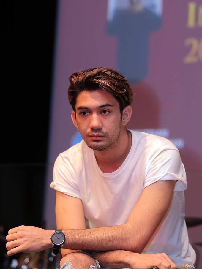 Gambar Artis Ahmad Reza - Berikutan gambarnya menunggang motorsikal