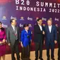 Chairwoman B20 Shinta Kamdani menyebut dunia saat ini dihadapi oleh situasi silit dan kritis (Liputan6.com/Teddy Tri Setio Berty)