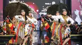 Penari Reog Ponorogo dari Sedulur Warok Ponorogo Bekasi beraksi saat pembukaan acara Parade Wastra Nusantara 2025 yang di Grand Atrium Kota Kasablanka, Jakarta Selatan, Jumat (8/8/2025). (KapanLagi.com/Budy Santoso)
