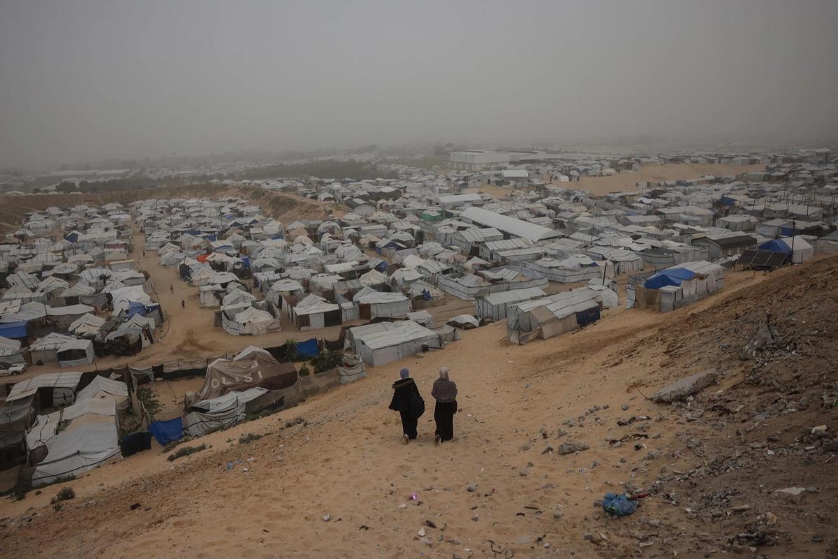 FOTO: Kabut Debu Selimuti Kamp Pengungsi Gaza di Tengah Ketidakpastian Gencatan Senjata