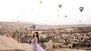 Sarah Keihl memilih berfoto dengan latar belakang balon udara daripada menaikinya [@sarahkeihl]