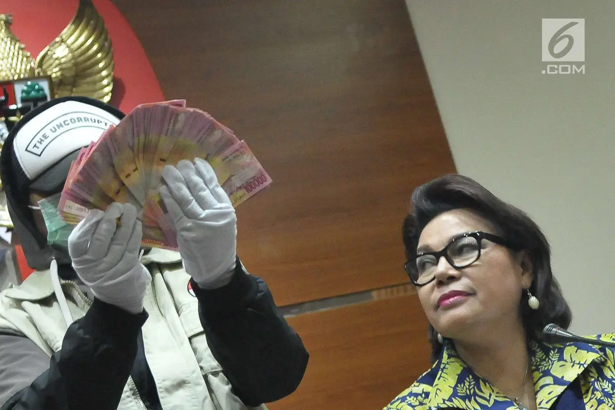 KPK Tunjukkan Uang Sitaan Hasil OTT di Bengkulu