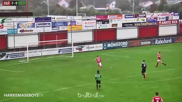 Berita video pemain klub Belanda Harkemase Boys, Dennis van Duinen, gagal mencetak gol ke gawang kosong. This video presented by BallBall.