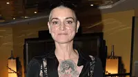 Cantiknya Sinead O'Connor Pakai Wig Hitam