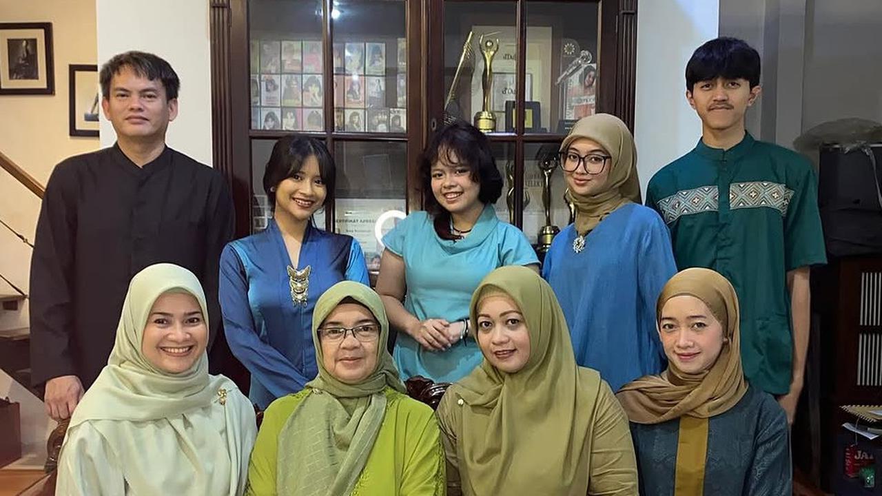 7 Potret Bahagia Ikke Nurjanah dengan Suami Barunya yang Lebih Muda, Selalu Tampil Harmonis dan Romantis