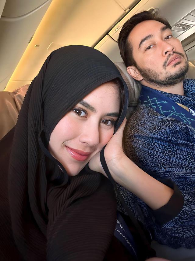 7 Potret Syahnaz Sadiqah Umrah Bareng Jeje, Tampil Bercadar Tuai Sorotan