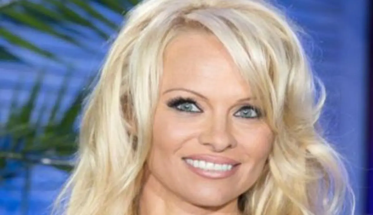 Pamela Anderson kini 'Gulung Tikar' karena dirinya baru saja mengalami tipu oleh kontraktornya. Pamela membayar hutang hingga 250 Milyar dan menjual beberapa aset mobil mewahnya untuk membayar hutang-hutangnya. (EPA/Bintang.com)