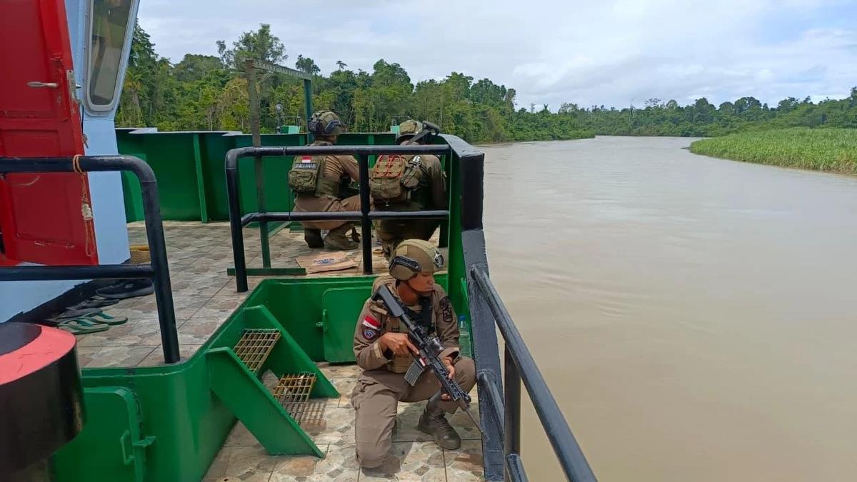 FOTO: Pengawalan Ketat Distribusi Logistik ke Yahukimo Papua