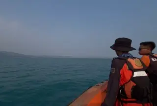 Kabut masih menyelimuti sejumlah wilayah pesisir, terutama di sepanjang perairan Kalianda hingga Lagundi saat pencarian jurnalis hilang kontak. (Liputan6.com/Istimewa).