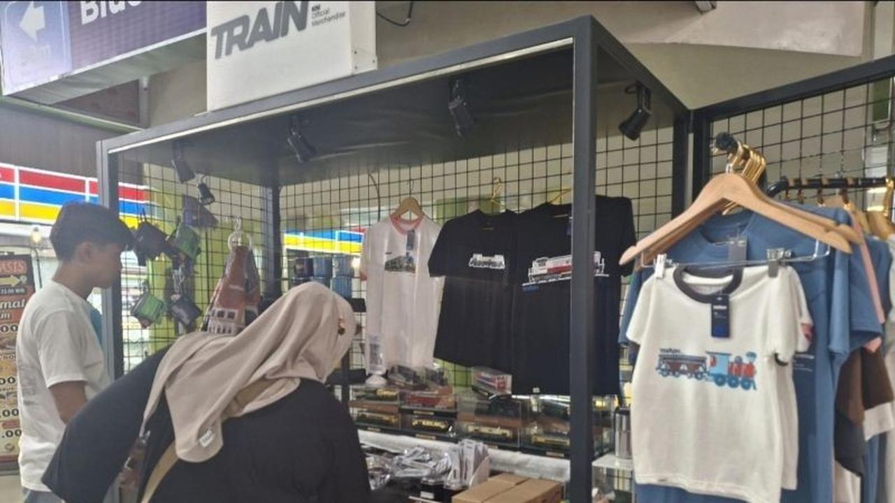 Penjualan Toko Suvenir Stasiun Gambir Melonjak Selama Arus Mudik dan Balik Lebaran 2026