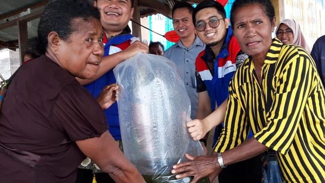 Aktivitas Pagi di Pinggiran Danau Sentani