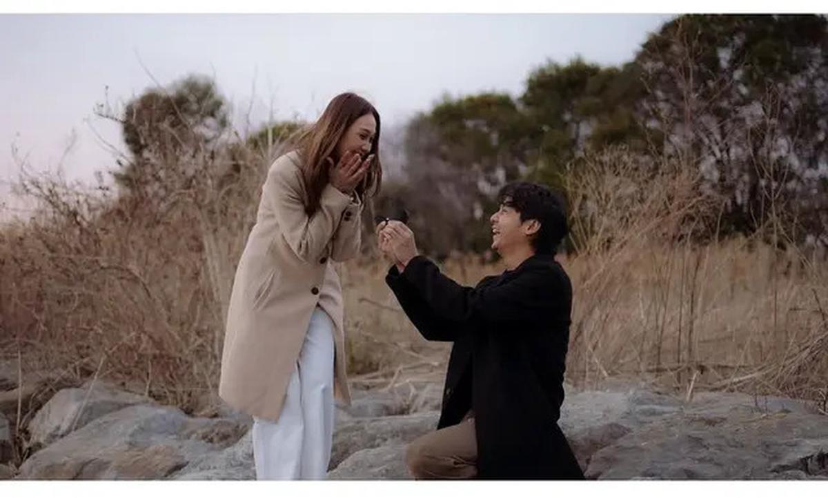 Klarifikasi Arbani Yasiz Lamar Raissa Ramadhani di Jepang: Momen Romantis di Negeri Sakura
