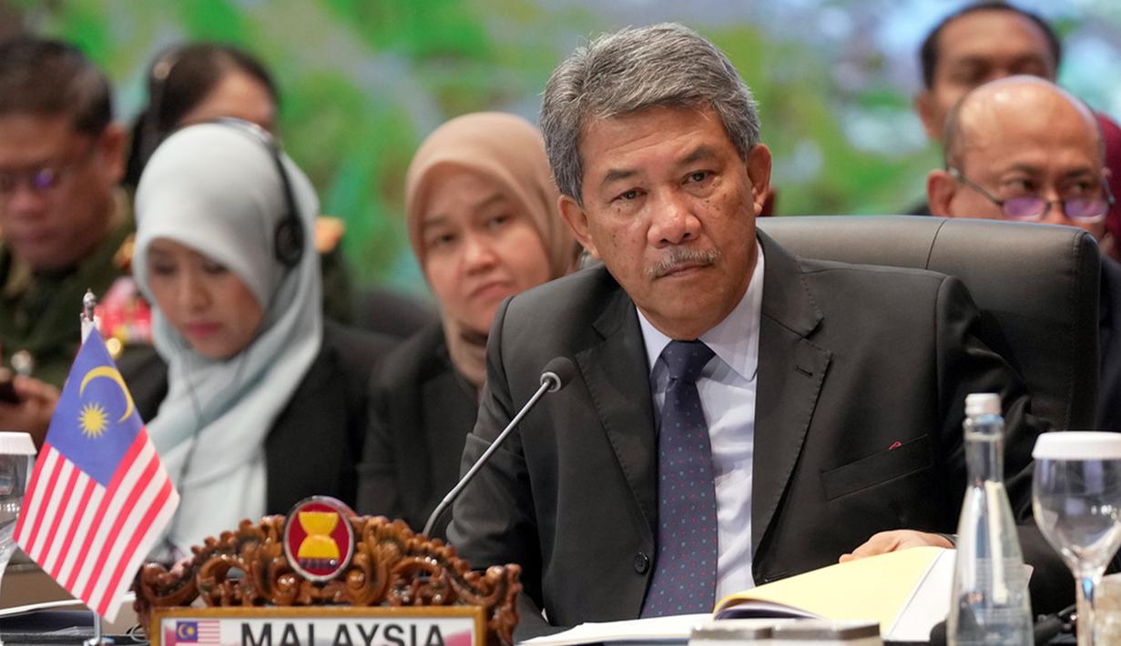 Prabowo juga optimistis forum yang diikuti para Menhan dari negara-negara ASEAN itu dapat menjadi pertemuan yang konstruktif. Dia juga meyakini pertemuan tersebut menghasilkan solusi-solusi konkret atas persoalan dan tantangan di kawasan. (AP Photo/Dita Alangkara, Pool)