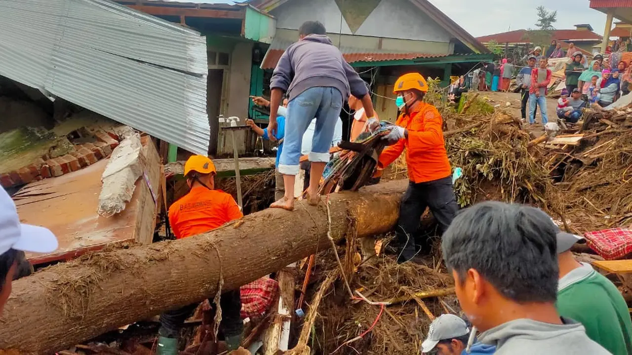 Banjir lahar dingin di kawasan kaki Gunung Marapi, Sabtu (11/5/2024). (Liputan6.com/ ist)