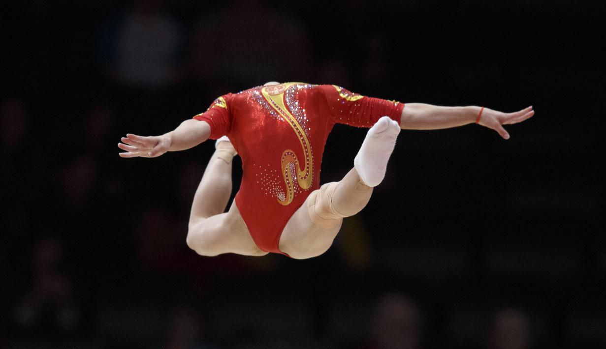 Pesenam putri Tiongkok, Yan Wang, beraksi di nomor lantai Kejuaraan Dunia Senam Artistik 2015 di Glasgow, Skotlandia, (27/10/2015). (EPA/Robert Perry)