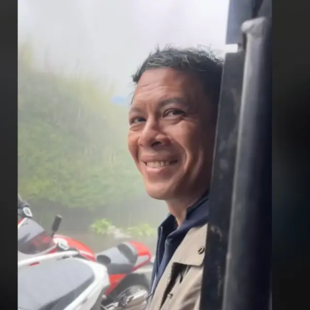 Berteduh Saat Motoran di Kawasan Gunung Bromo, Ariel NOAH sampai Raffi Ahmad Diajak Foto Bareng
