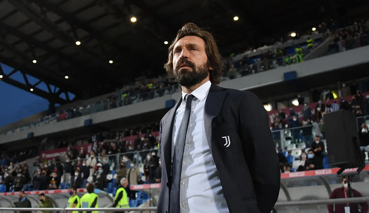 Andrea Pirlo memulai kariernya sebagai pelatih pada musim lalu untuk menukangi mantan klubnya, Juventus. Prestasi Juve sebenarnya tak terlalu buruk, namun karena gagal meraih gelar Serie A, Pemain legendaris Juventus tersebut dipecat. (AFP/Alberto Lingria)
