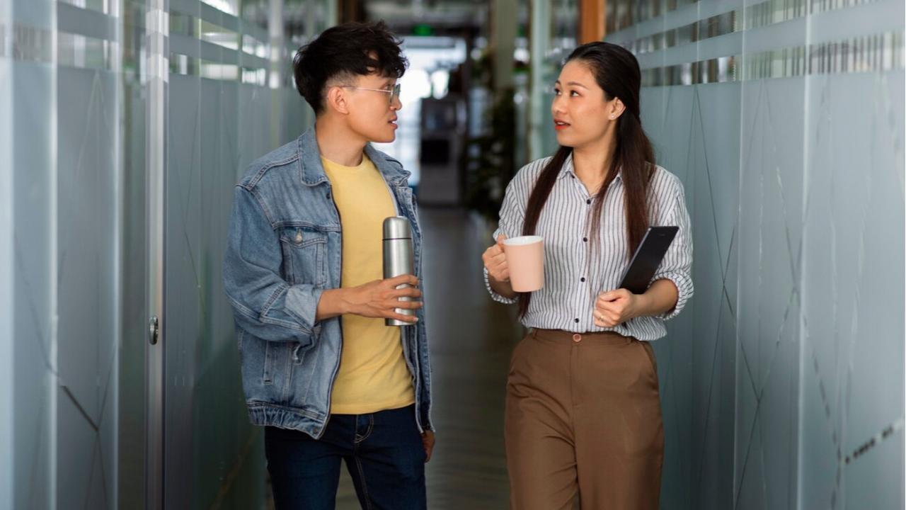 Berdiri dan Peregangan di Kantor: Solusi Sederhana untuk Mengurangi Stres dan Kelelahan