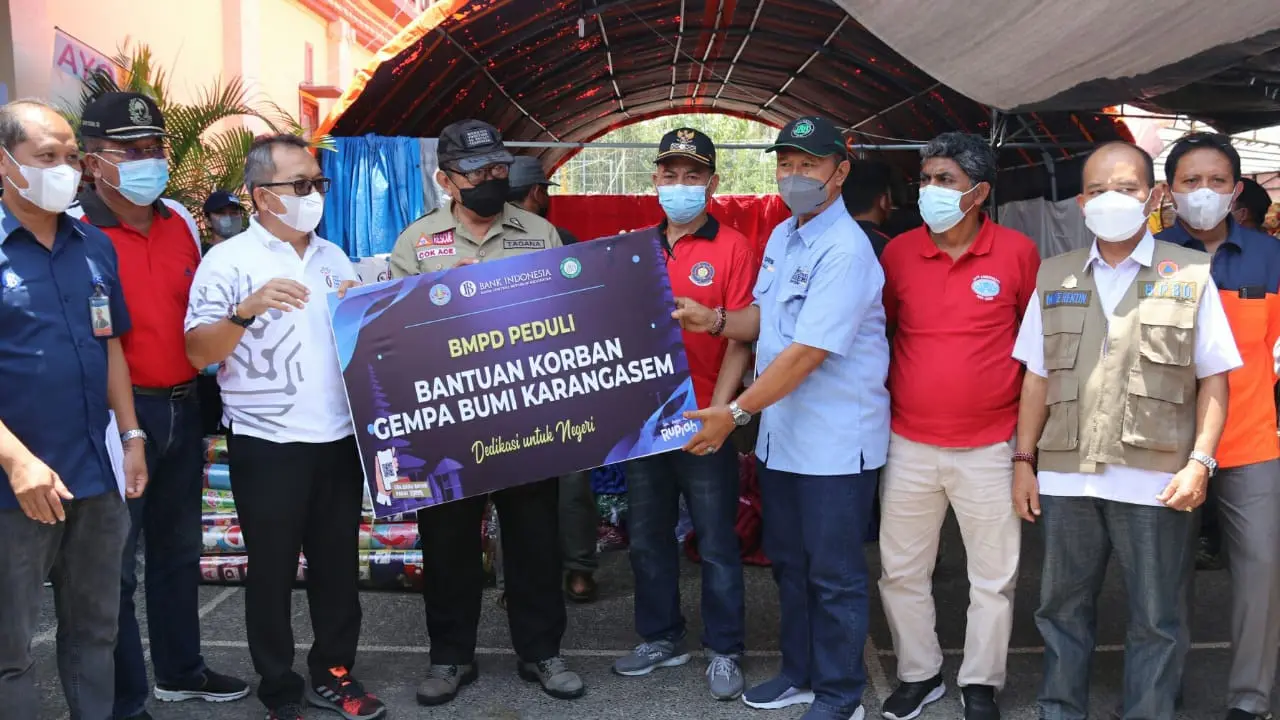 Wagub Bali Cok Ace, Kepala BI Bali, Kepala Ombudsman Berikan Bantuan Korban Gempa Bali
