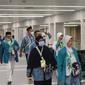 Pihak imigrasi Bandara Soekarno-Hatta selanjutnya berhasil menggagalkan keberangkatan 14 WNI yang akan melakukan ibadah haji tanpa visa yang sah pada Senin, 4 Juli 2022. (Foto:Liputan6/Pramita Tristiawati)