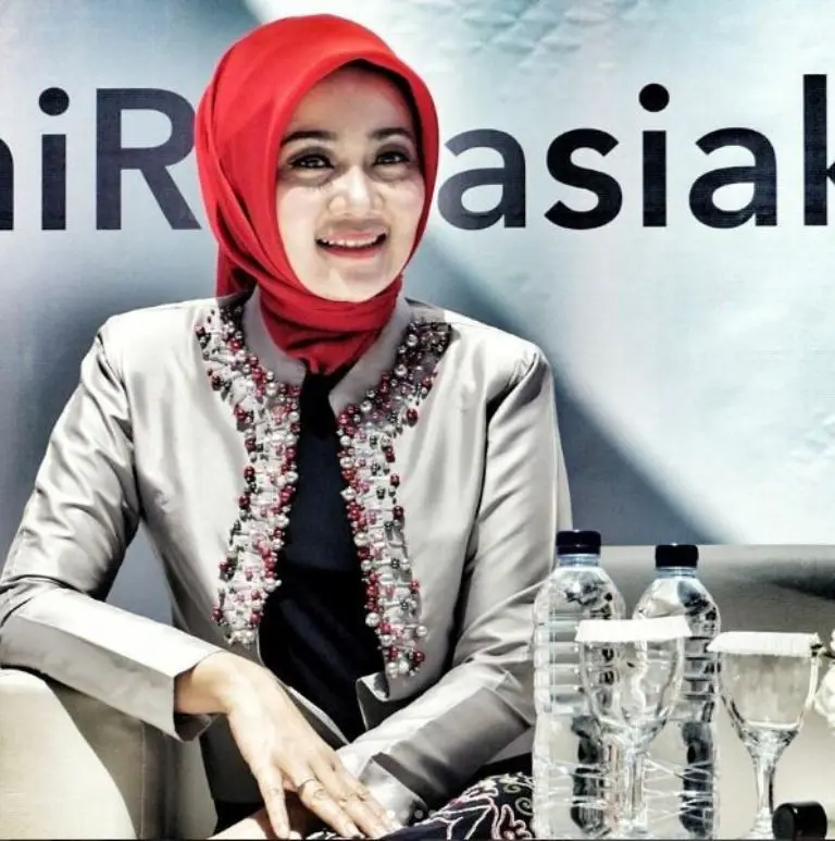 Gaya Hijab Atalia Praratya, Istri Ridwan Kamil. (Foto: Instagram)