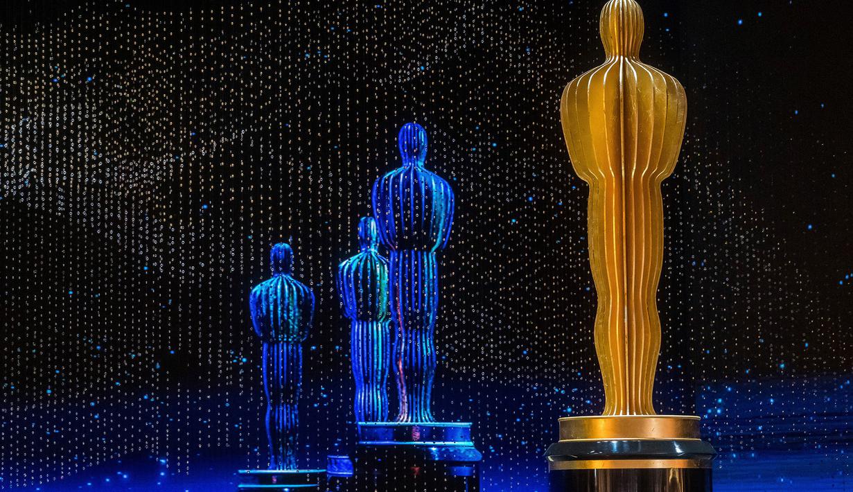 Sejumlah patung terlihat di di panggung Academy Awards atau Oscar 2019 di Hollywood, California, AS, Sabtu (23/2). Sebelum saat ini, pelaksanaan Oscar tahun 1989 juga digelar tanpa pembawa acara. (Photo by Charles Sykes/Invision/AP)