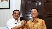 Walikota Cirebon Nasrudin Azis dan Dubes China untuk RI Xie Feng (Foto: Panji Prayitno)